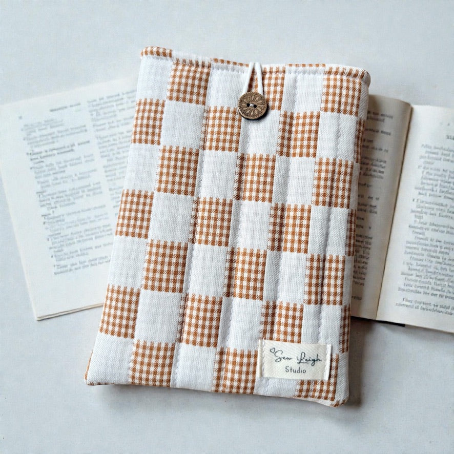 Ivory Checkers: E-Reader Sleeve