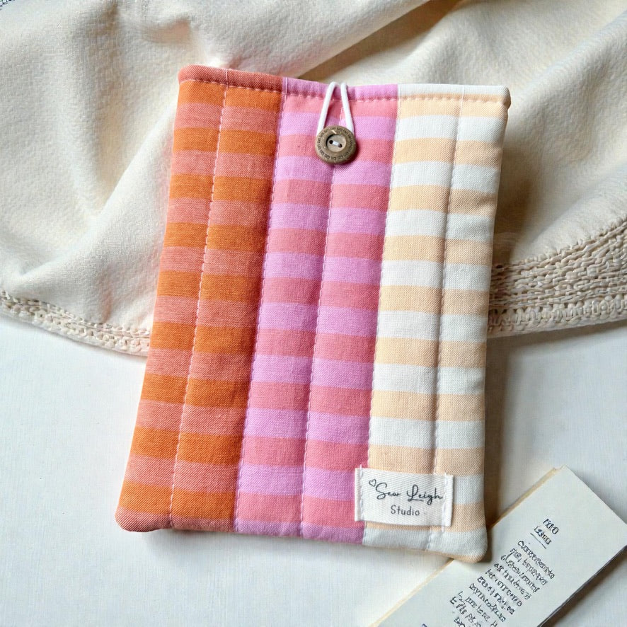 Maja Stripe: E-Reader Sleeve