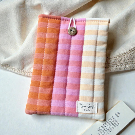 Maja Stripe: E-Reader Sleeve