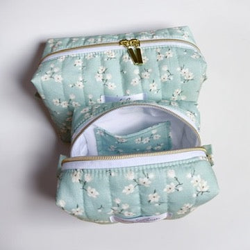 Blue Blossoms: Carry All Bags