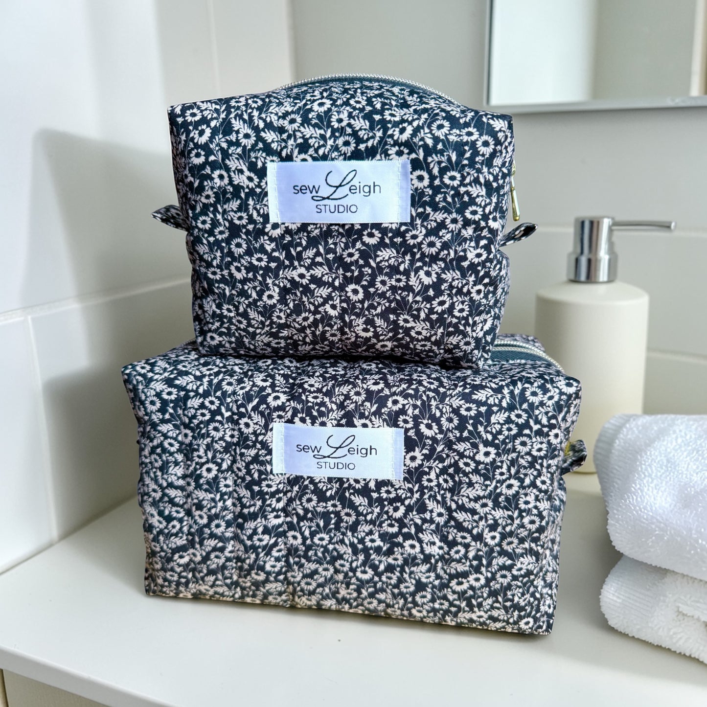 Camomile Floral: Carry All Bags