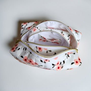 Blooms and Bows: Carry All Bags