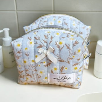 Ditsy Blue Floral: Carry All Bags